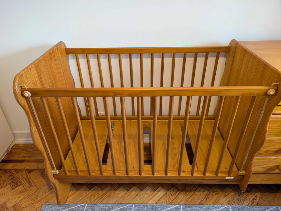 Cama de bebé convertível + quarto completo (madeira maciça)