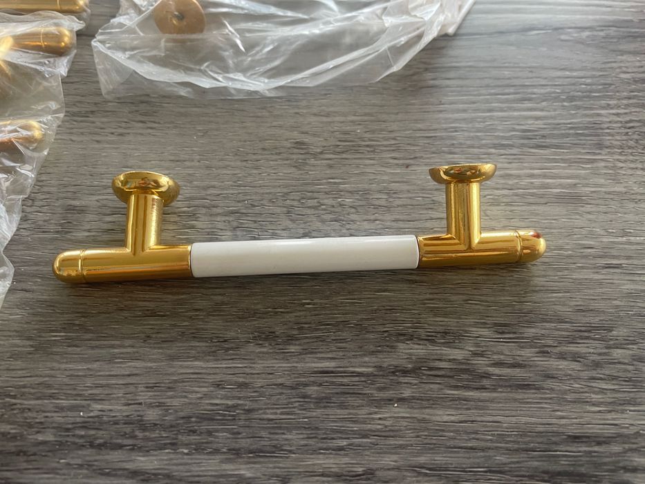 20 Puxadores dourados e brancos (novos)