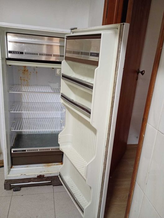 Frigorífico com freezer