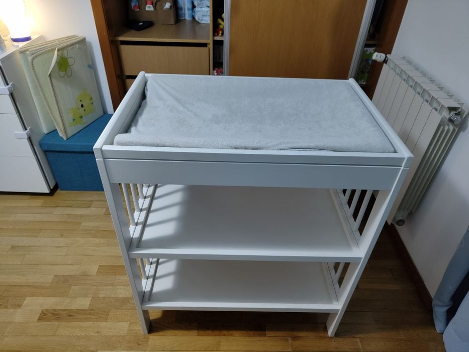 Berço e troca fraldas IKEA