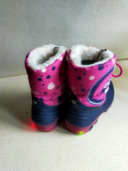 Buty zimowe kozaki Śniegowce Lupilu świecąca podeszwa LED 24