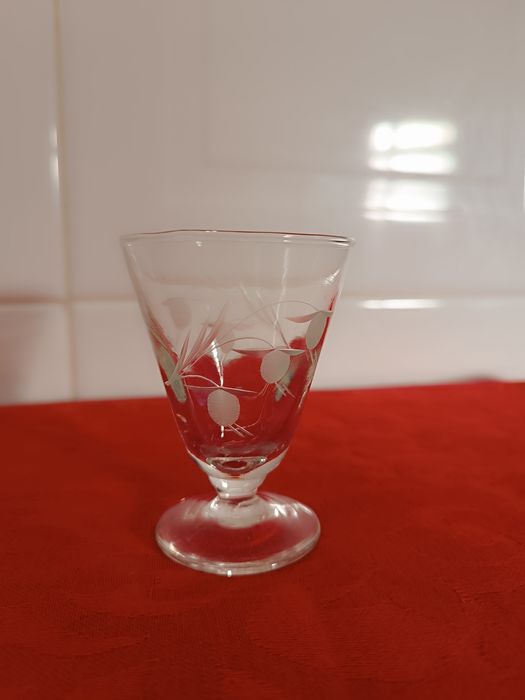 Copo Cristal Vintage. Com relevo. 7,5 cm
