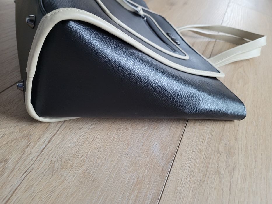 Torba skórzana Venezia typu shopper  czarna beżowa s