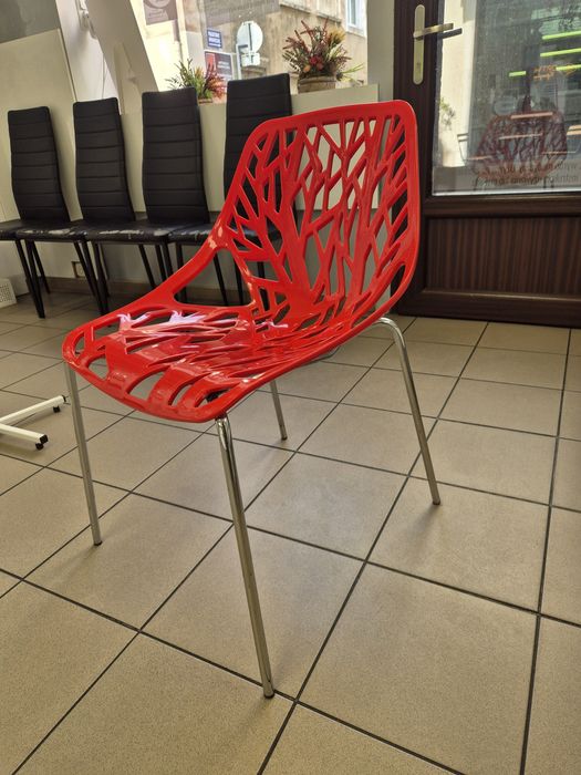 Krzesło ażurowe czerwone fotel