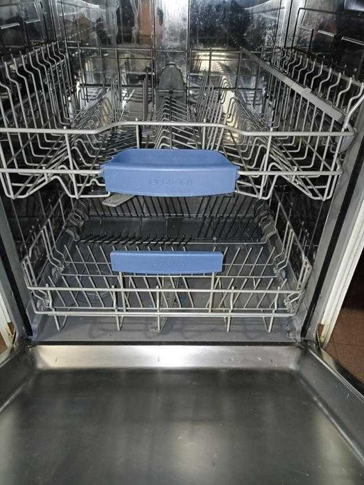 Посудомойка Bosch . 60 см .Встройка. Полностью исправна
