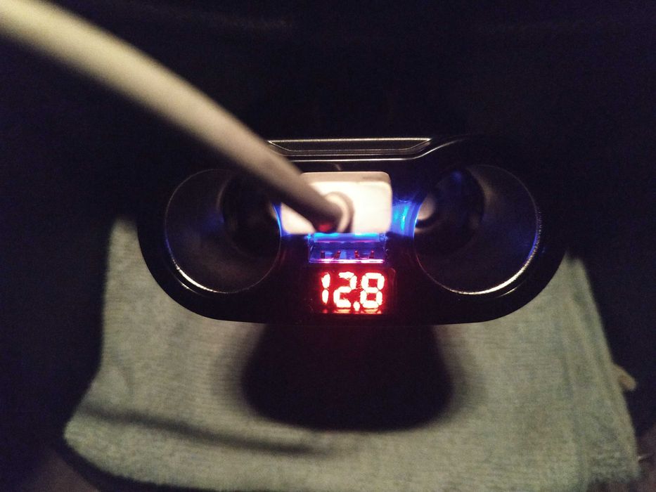 Разветвитель автомобильной розетки - прикуривателя с USB и ЖКИ