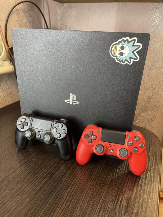 PS4 Pro 1TB + 2 геймпада + игры (готовый комплект)