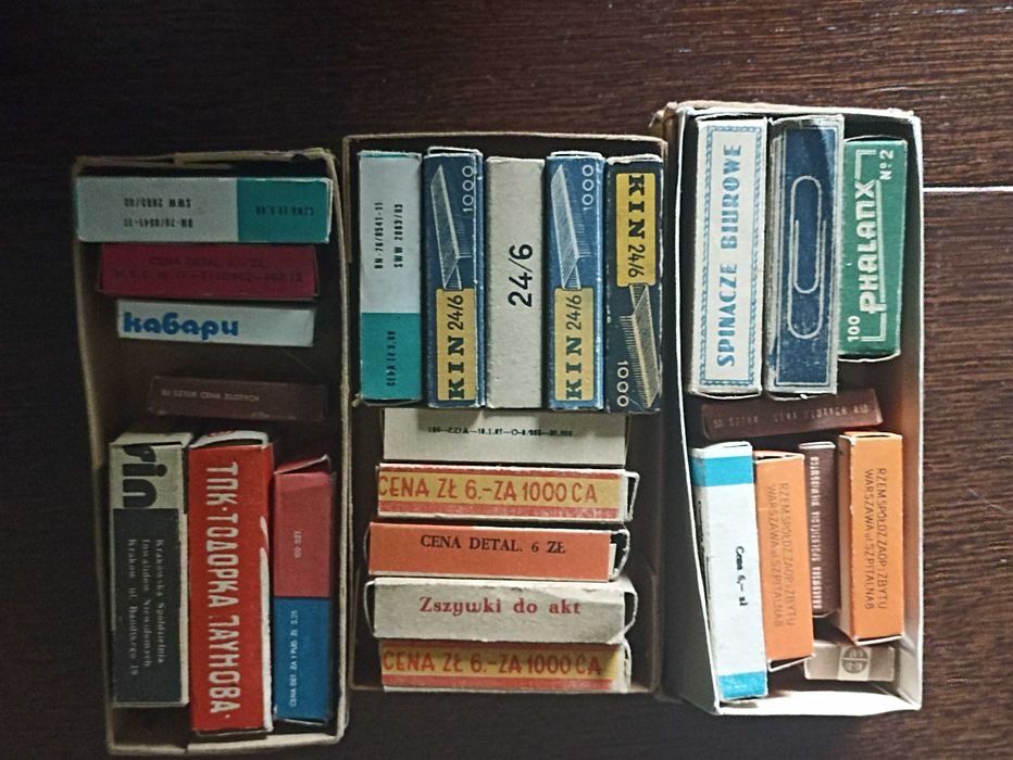 Zestaw 23 pudełek z lat 50~80 opakowań na pinezki, spinacze, zszywki