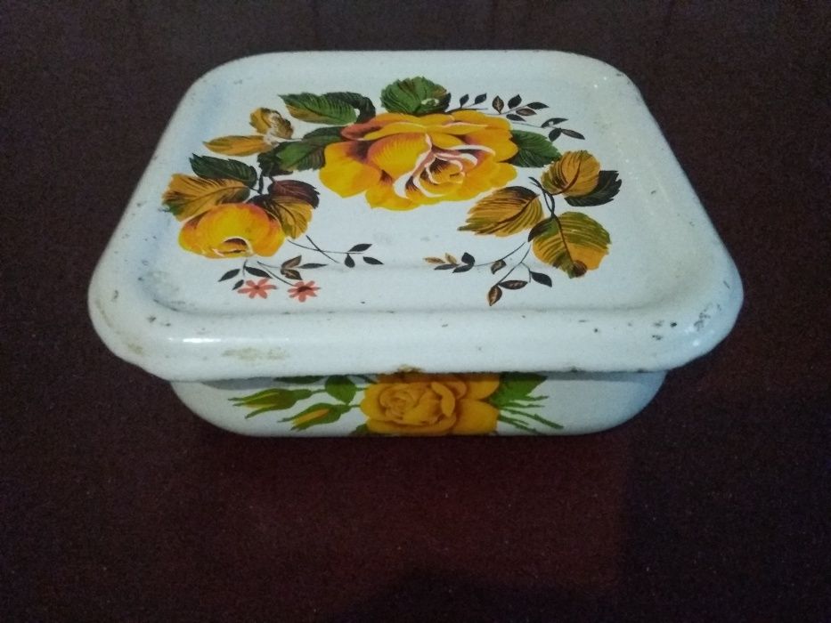 Продам горшок для запекания, судок под холодец, хлебницу.