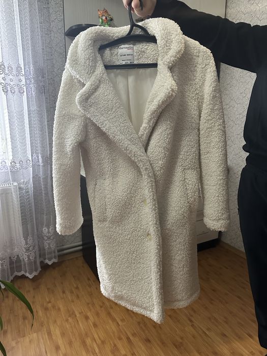 Шуба жіноча , розміру S. Торг