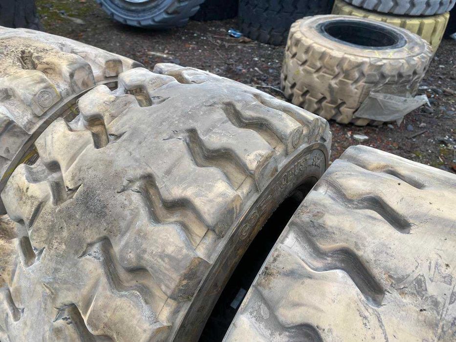 Opony Używane 315/45-12 Continental Białe ZERWANY QUICK