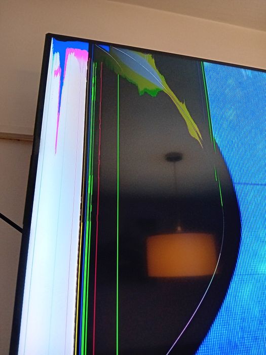 Tv  Hisense Qled ecrã partido