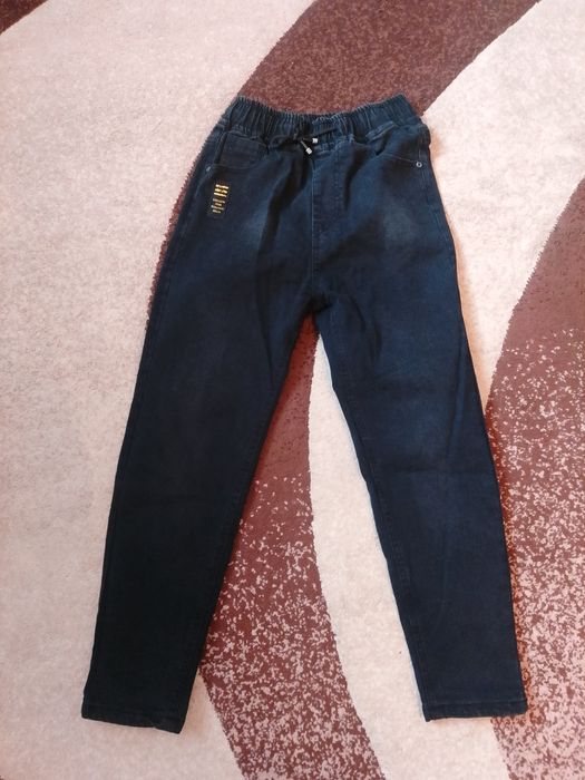 Продам детские  джинсы новые один раз были одеты