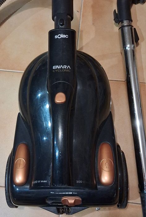 Aspirador sem saco de 1600 Watts