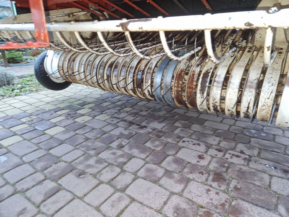 Prasa rolująca New Holland Fiat Agri 8080. 8050