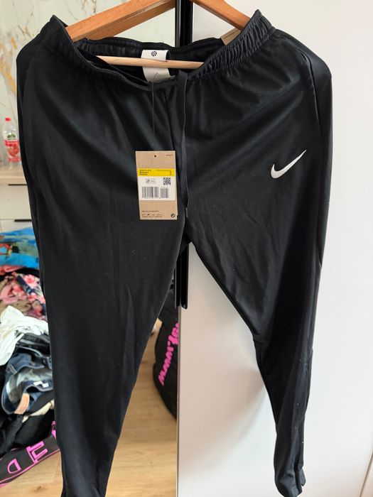 Dresy Nike damskie