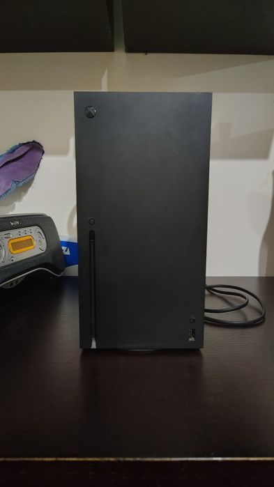 Xbox series x + 2 comandos (com bateria) + caixa oficial