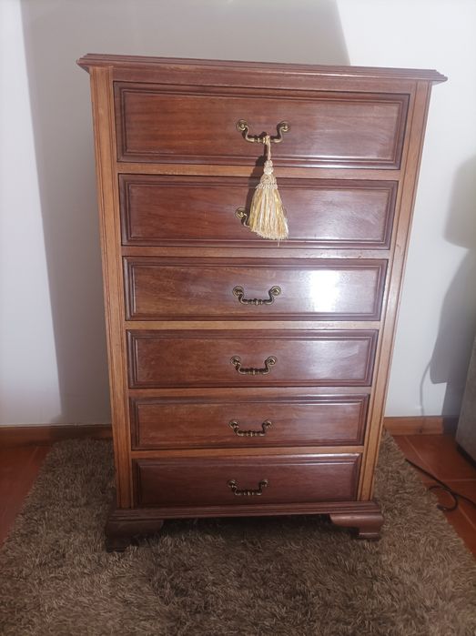 Meia cómoda antiga alta restaurada estilo D Maria em madeira de mogno