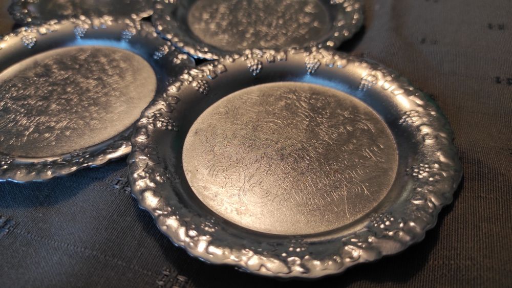 Zestaw spodków srebrnych metalowych z PRL u