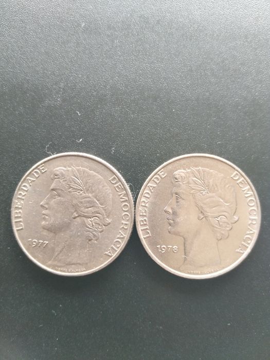 17 moedas de 25 escudos