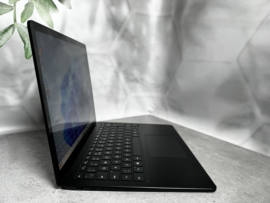 Ноутбук Microsoft Surface Laptop 3 / i5-1035G7 / 8GB / SSD 256GB / 13.5" 2K Touch / Windows 11 Pro