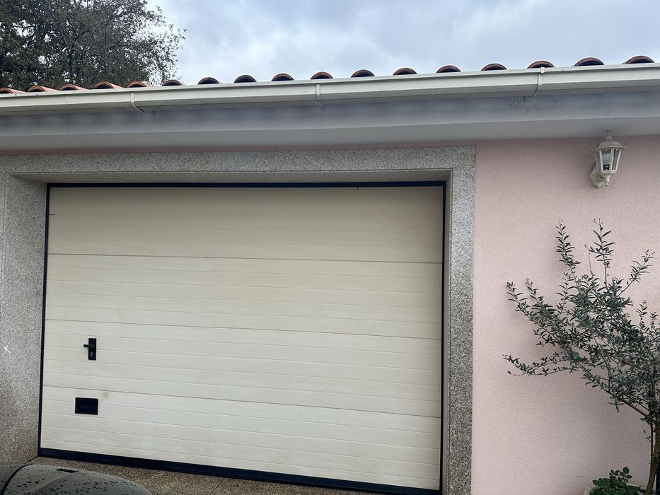 Vendo portão de garagem seccionado