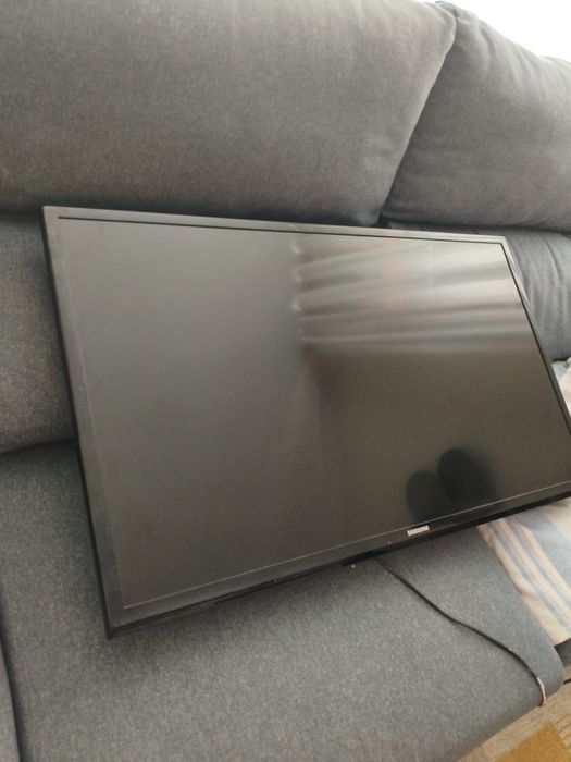 TV Samsung 39" UE39EH5003 em estado excelente