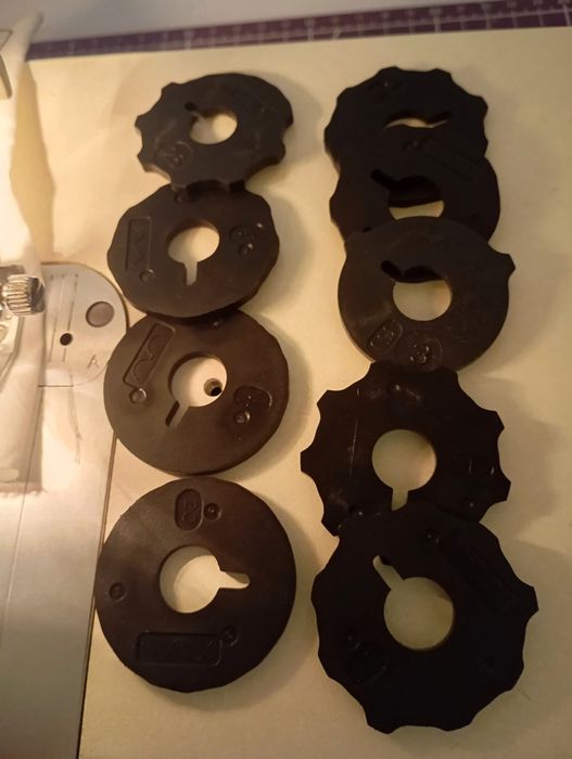 Máquina de costura Singer vendo para desocupar espaço
