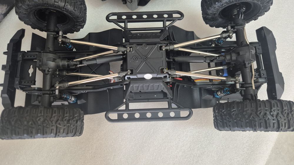 Carro telecomandado RC Jipe Rubicon Rock Crawler RGT 86100 V3 1:10 4x4 2 velocidades
