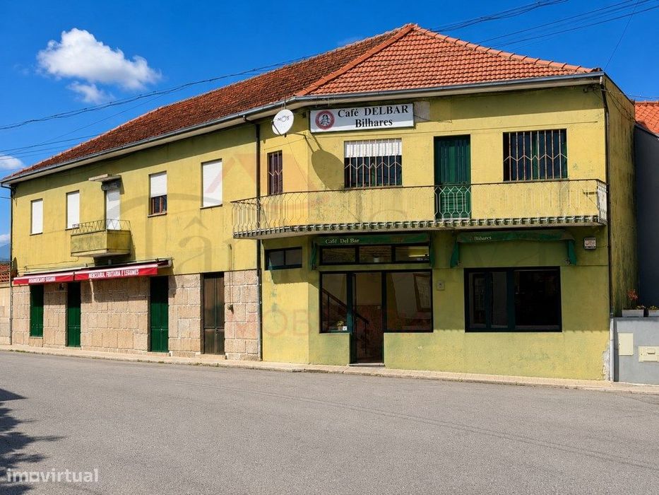 Moradia de 4 Frentes com Comércio para Venda em Campo, Valongo