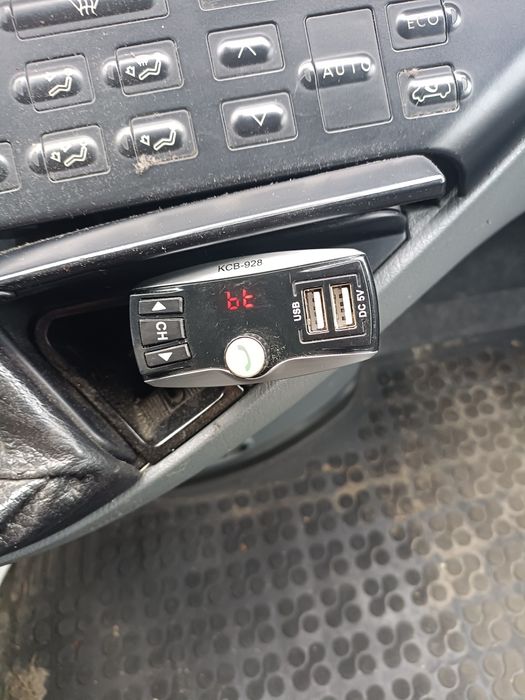 Transmiter FM do samochodu