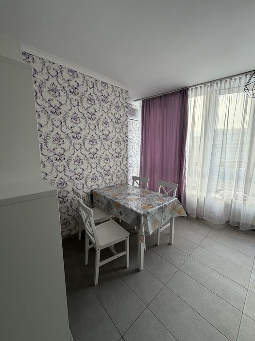 БЕЗ комісії Квартира з ремонтом на вул. Анни Ахматової 22