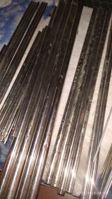 Мідна трубка різна.