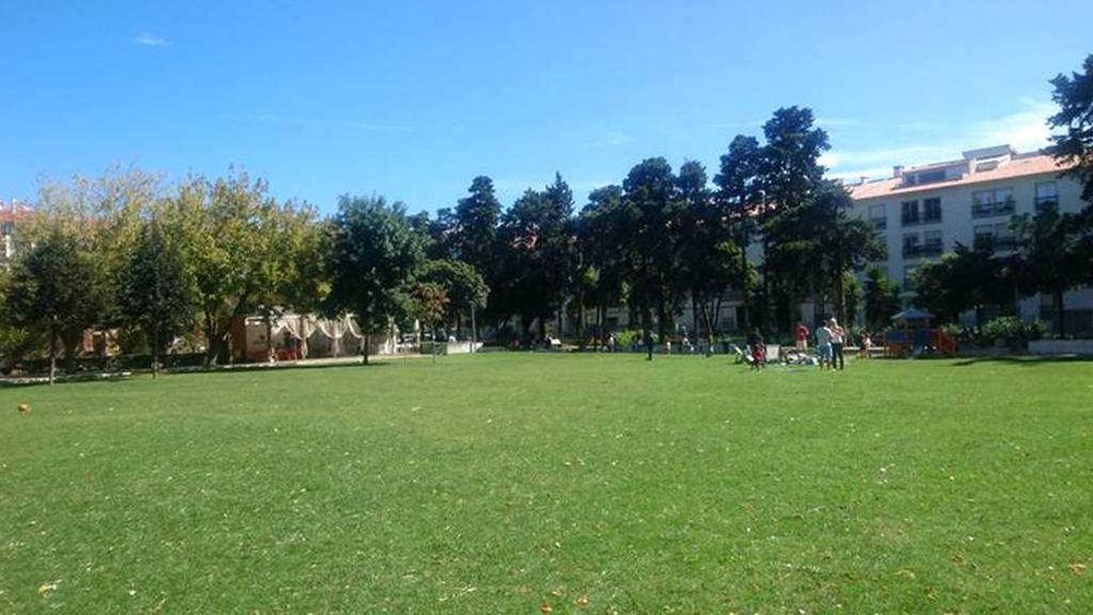 Espaço para festas no jardim - Carcavelos
