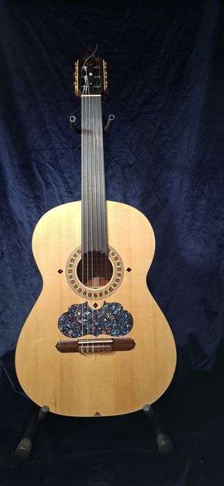 Gitara fretless bezprogowa