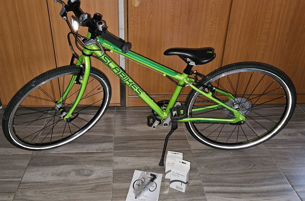 Rower Islabikes Beinn 24" 9 kg lepszy od Woom Specialized Cube