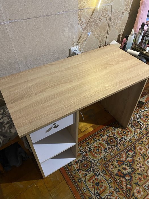 Стол письменный б/у в идеальном состоянии