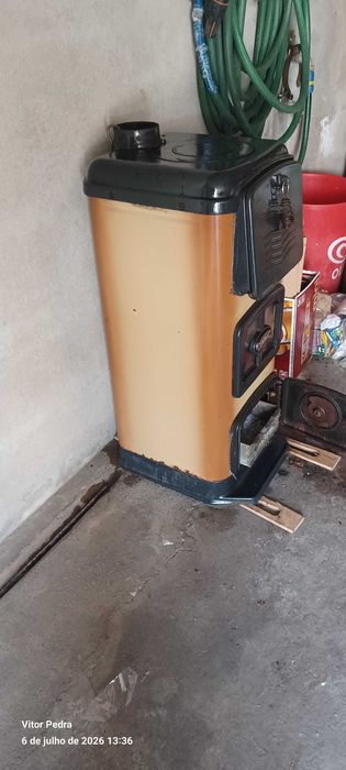 Vendo salamandra antiga a lenha