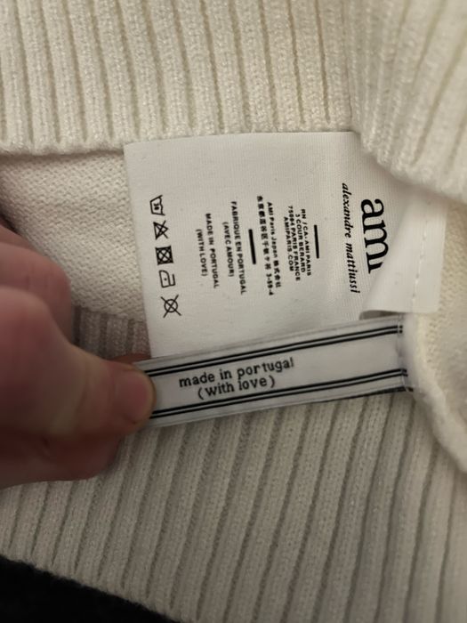 Sweter z motywem serca