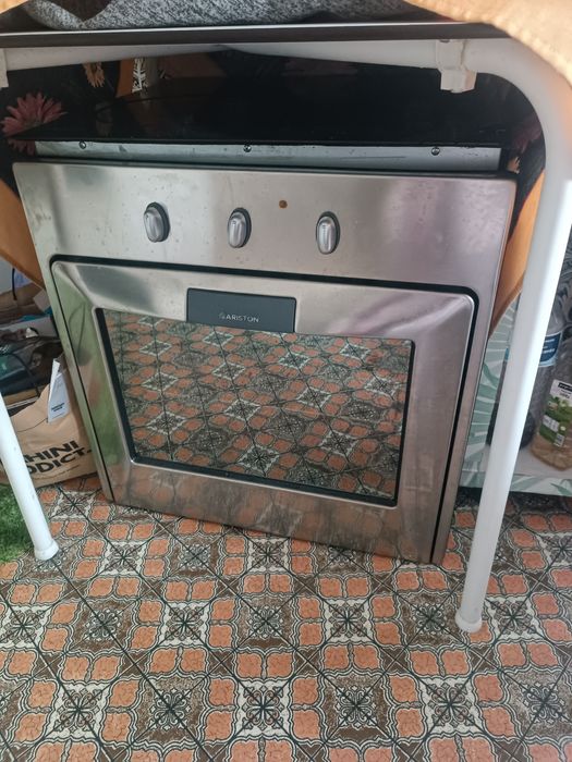 Forno elétrico e a gás Ariston