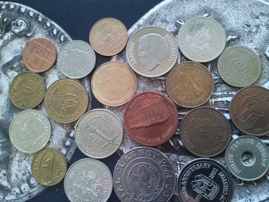 24726# Lote 20 medalhas/tokens estrangeiras (incui 1 copy assinalada)