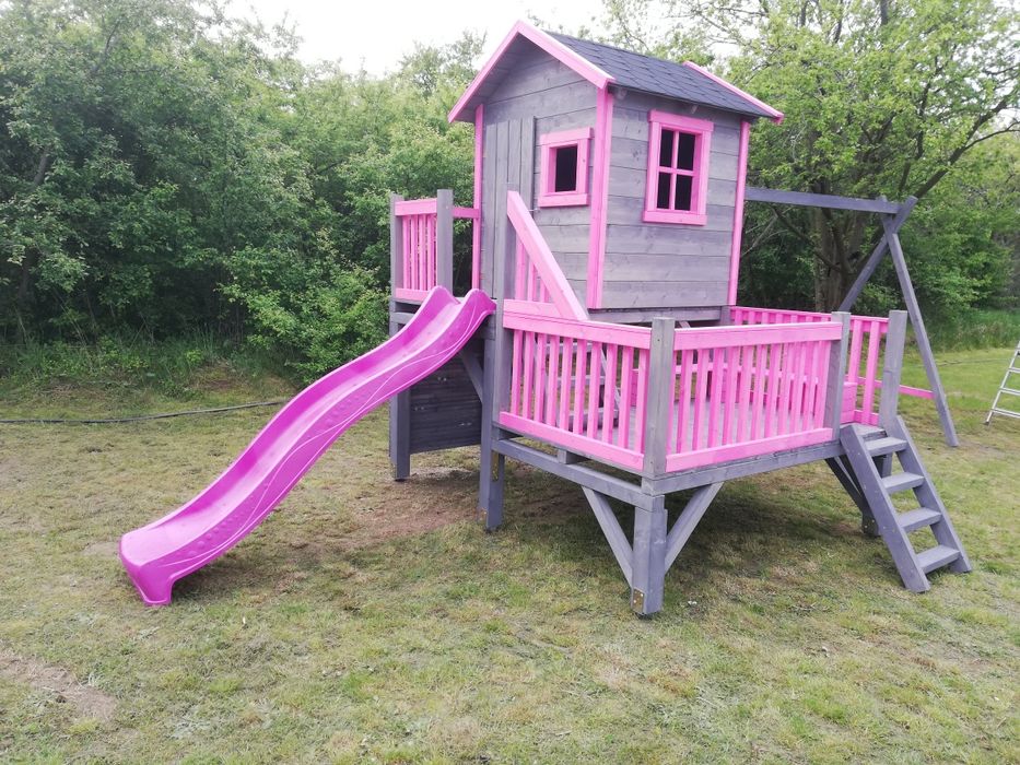 Plac zabaw, domek dla dzieci, ślizg, zjeżdżalnia, huśtawka