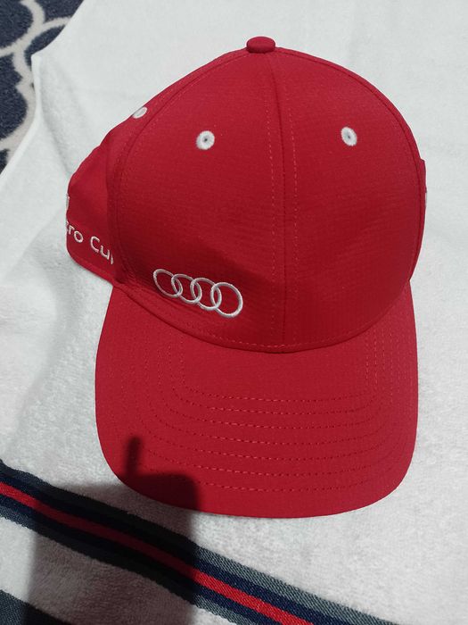 AUDI/ Czerwona czapeczka z daszkiem, jak nowa