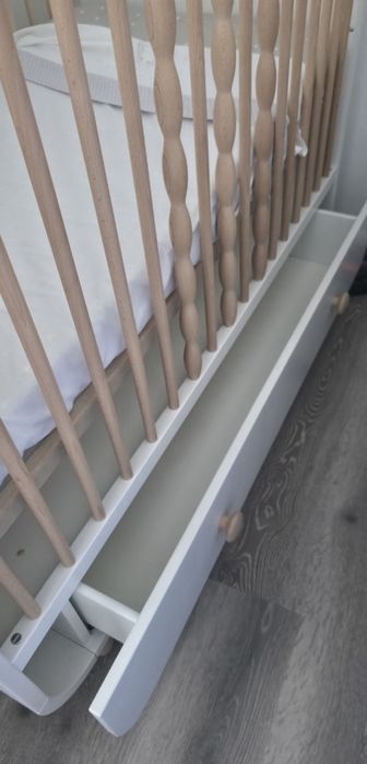 Berço IKEA MYLLRA com gaveta – Como Novo!
