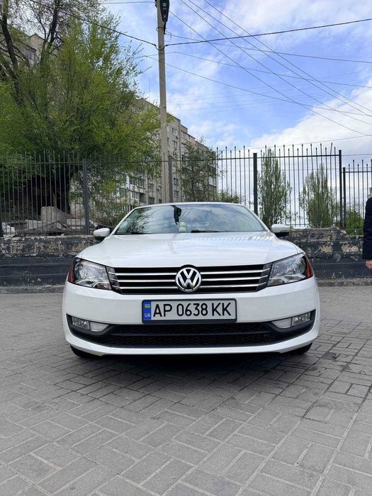 Продам Volkswagen Passat 2014 року SE