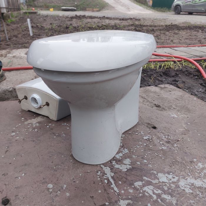 Продам унітаз 300грн доставка