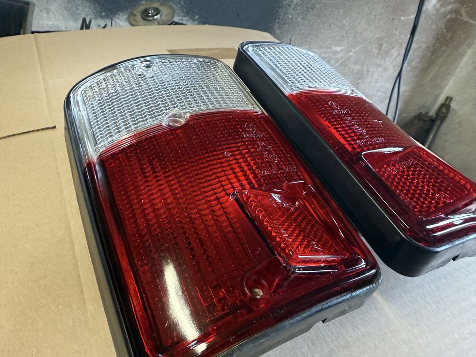 Lampy tylne oprawki klosze fiat 126p EL