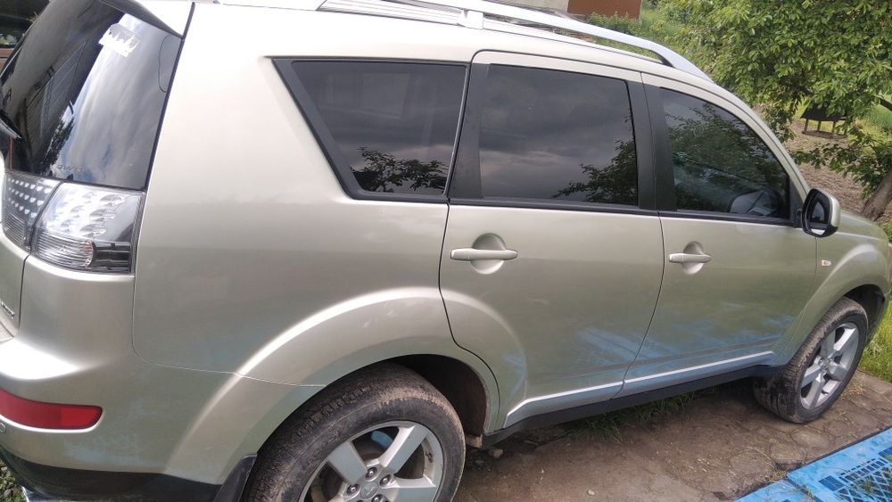 Міцубісі оутлендер XL.