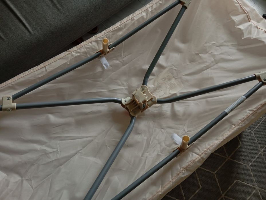 Berço de viagem com rodas