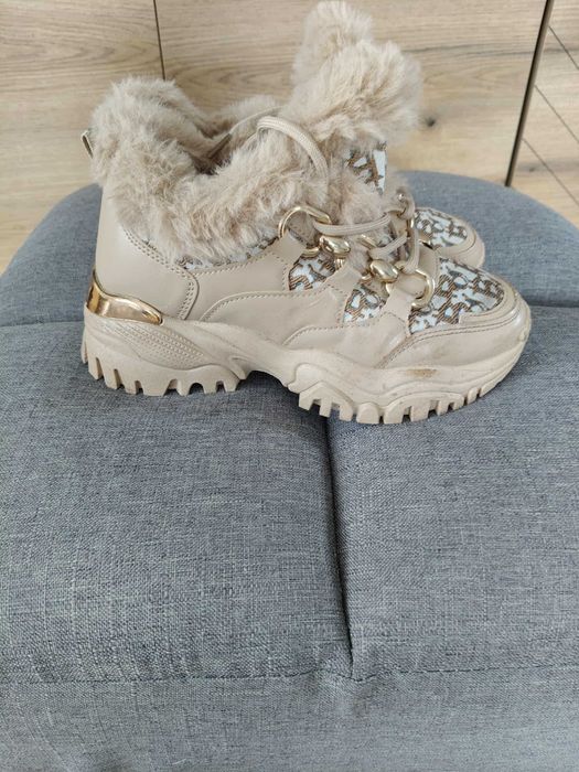 Sneakersy na Tłoczonej Podeszwie Ocieplone Futerkiem